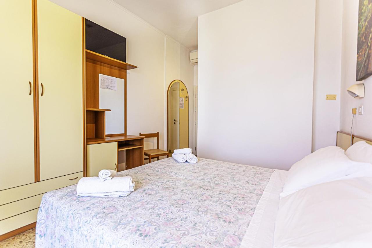 Hotel Continental Μπελάρια-Ιτζέα Μαρίνα Εξωτερικό φωτογραφία