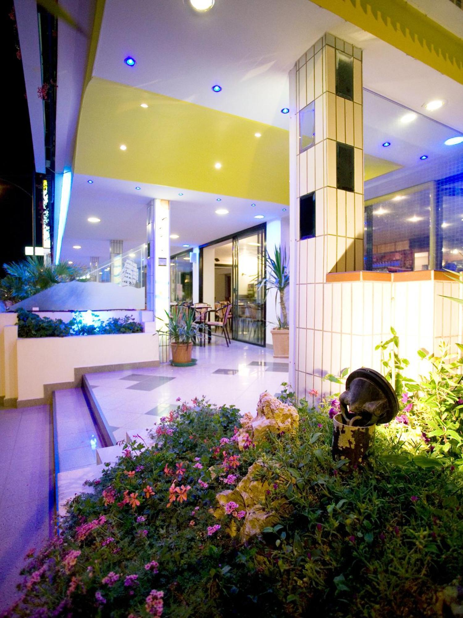 Hotel Continental Μπελάρια-Ιτζέα Μαρίνα Εξωτερικό φωτογραφία